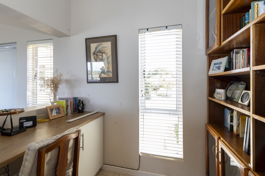 5 Bedroom Property for Sale in Kleinemonde Eastern Cape